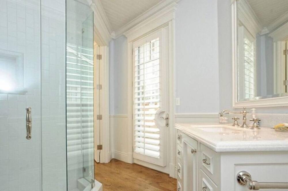 Photo of Bathroom in Western Malibu