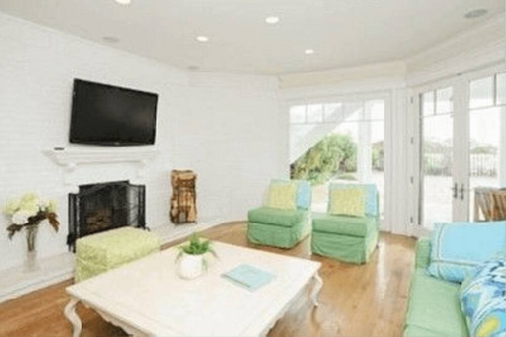Photo of Livingroom in Western Malibu