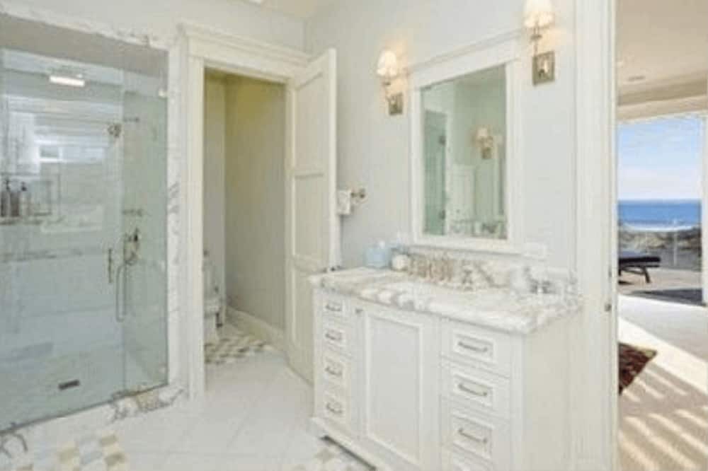 Photo of Bathroom in Western Malibu