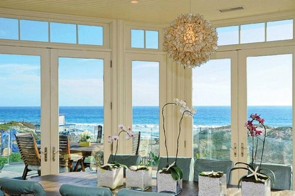 Photo of Livingroom in Western Malibu