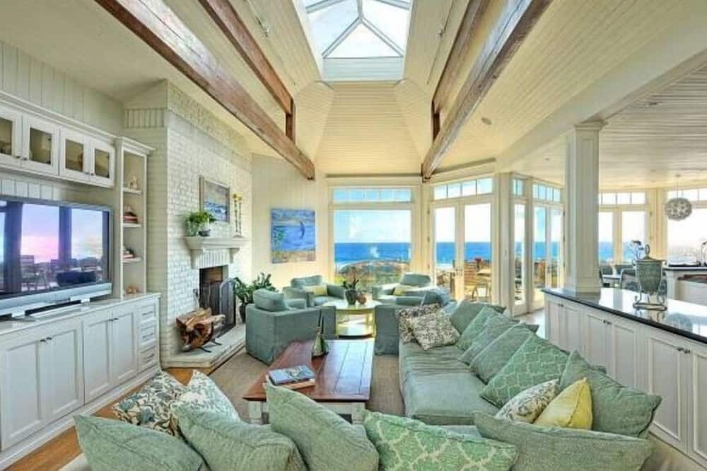 Photo of Livingroom in Western Malibu