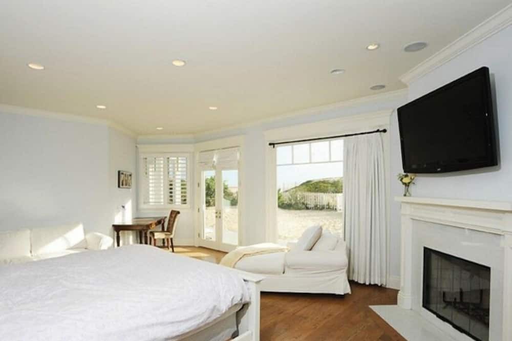 Photo of Bathroom in Western Malibu