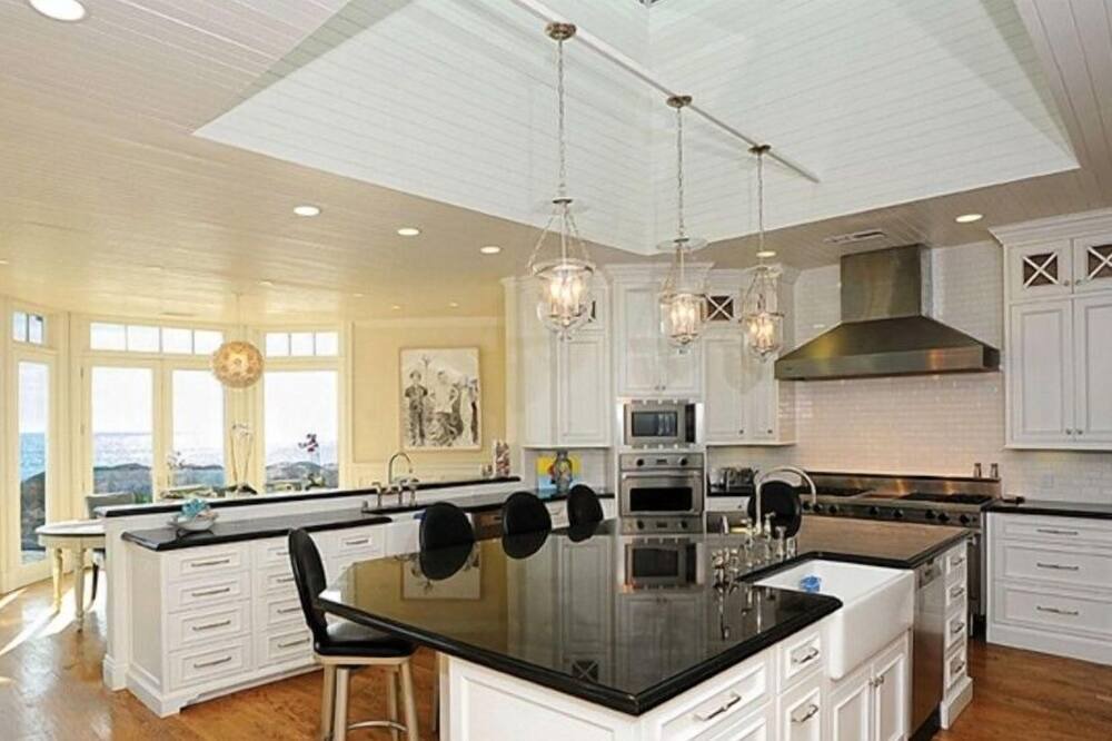 Photo of Kitchen in Western Malibu