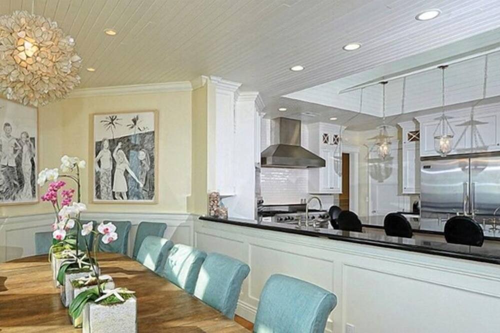 Photo of Livingroom in Western Malibu
