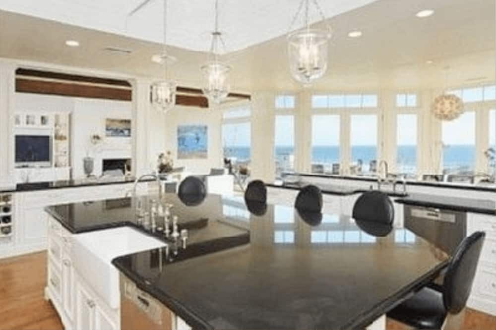 Photo of Kitchen in Western Malibu