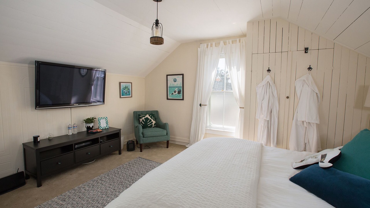 Photo of Bedroom in Los Alamos