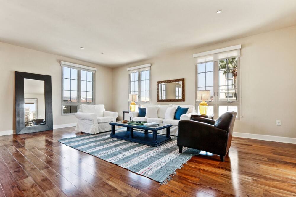 Photo of Livingroom in Downtown