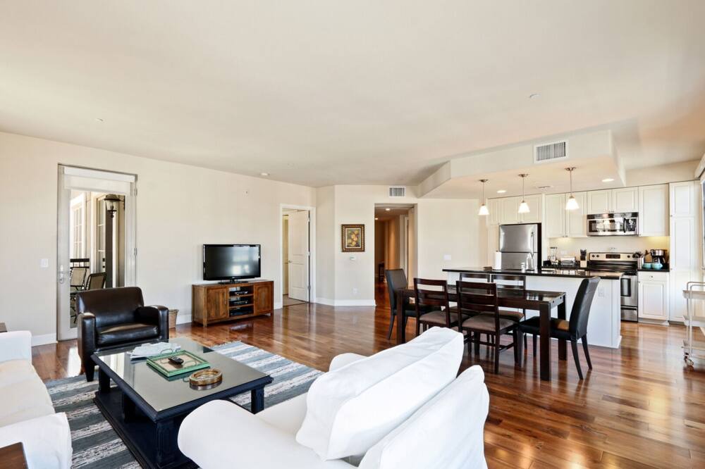 Photo of Livingroom in Downtown