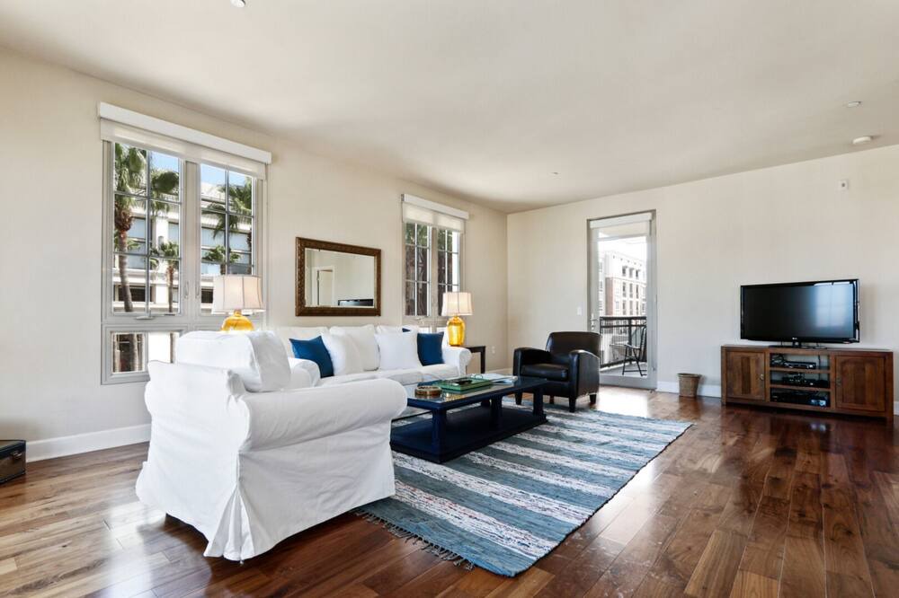 Photo of Livingroom in Downtown