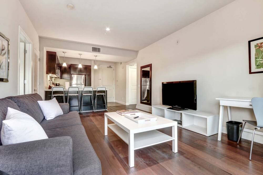 Photo of Livingroom in Downtown