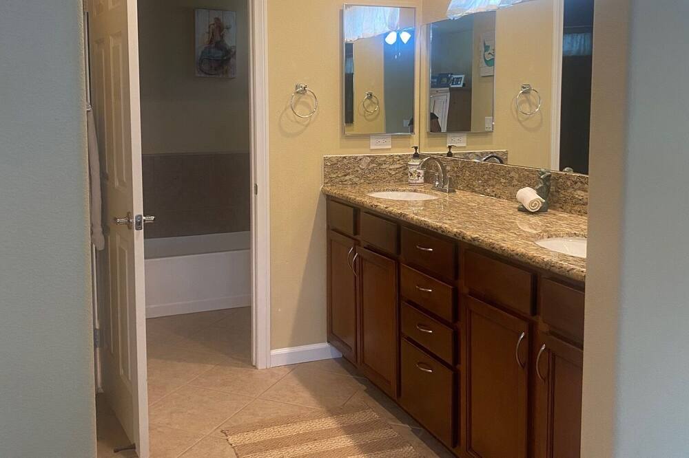 Photo of Bathroom in Thermal