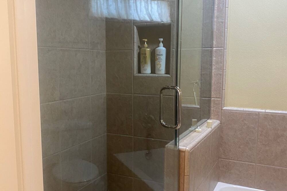 Photo of Bathroom in Thermal