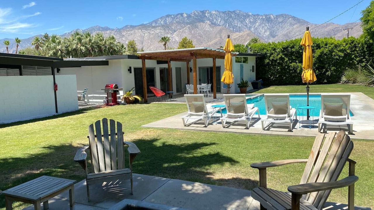 Photo of Outdoor in Racquet Club South