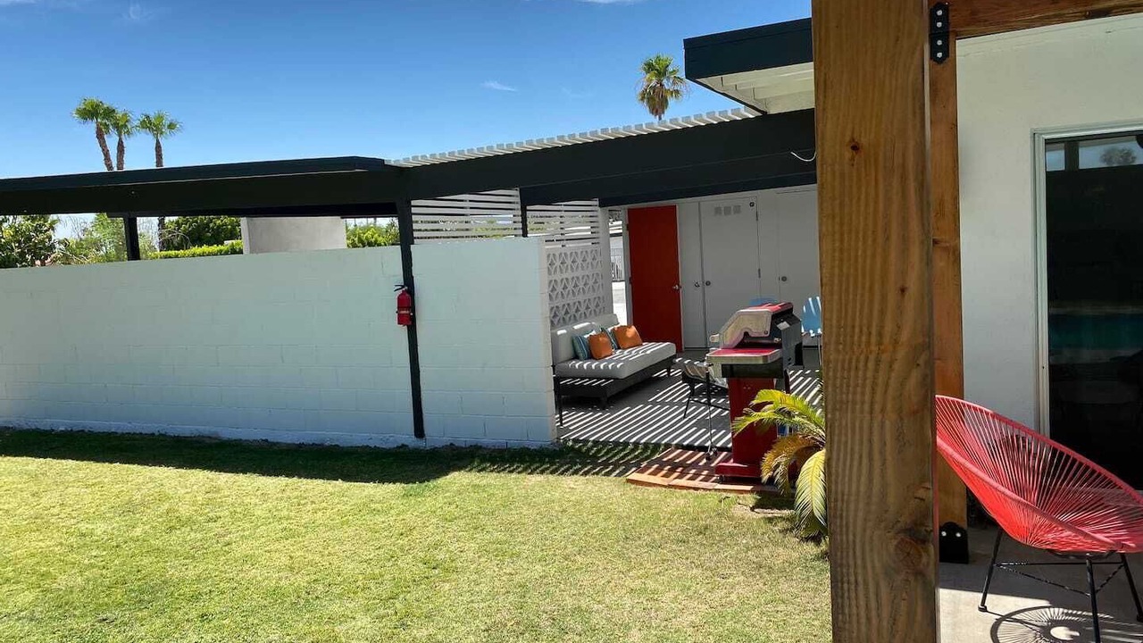 Photo of Outdoor in Racquet Club South