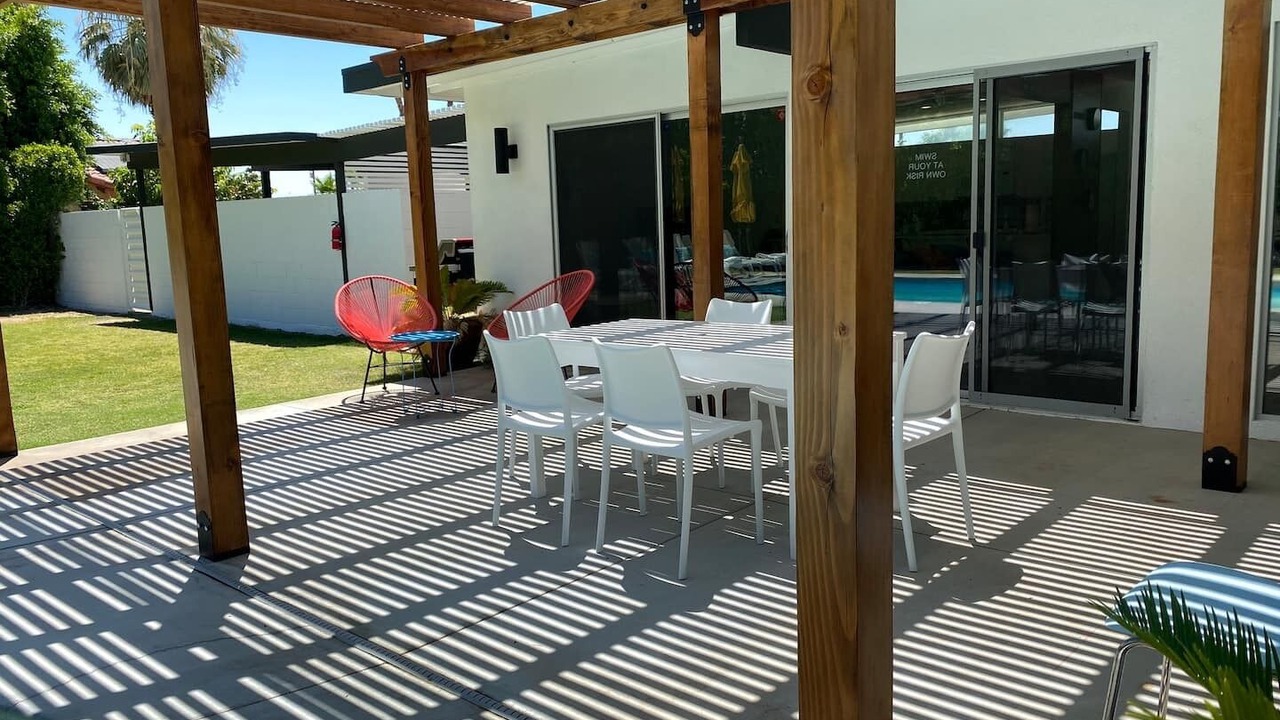 Photo of Patio Balcony in Racquet Club South
