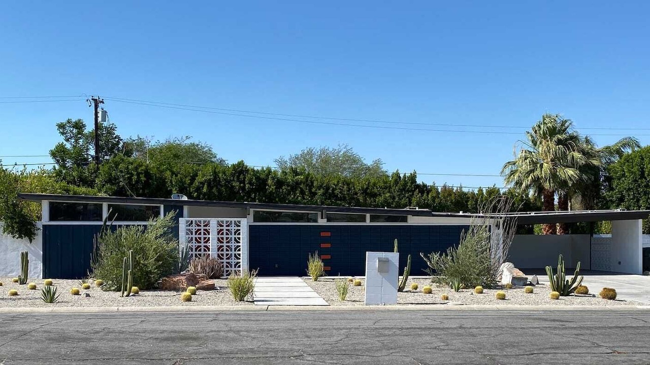Photo of Outdoor in Racquet Club South
