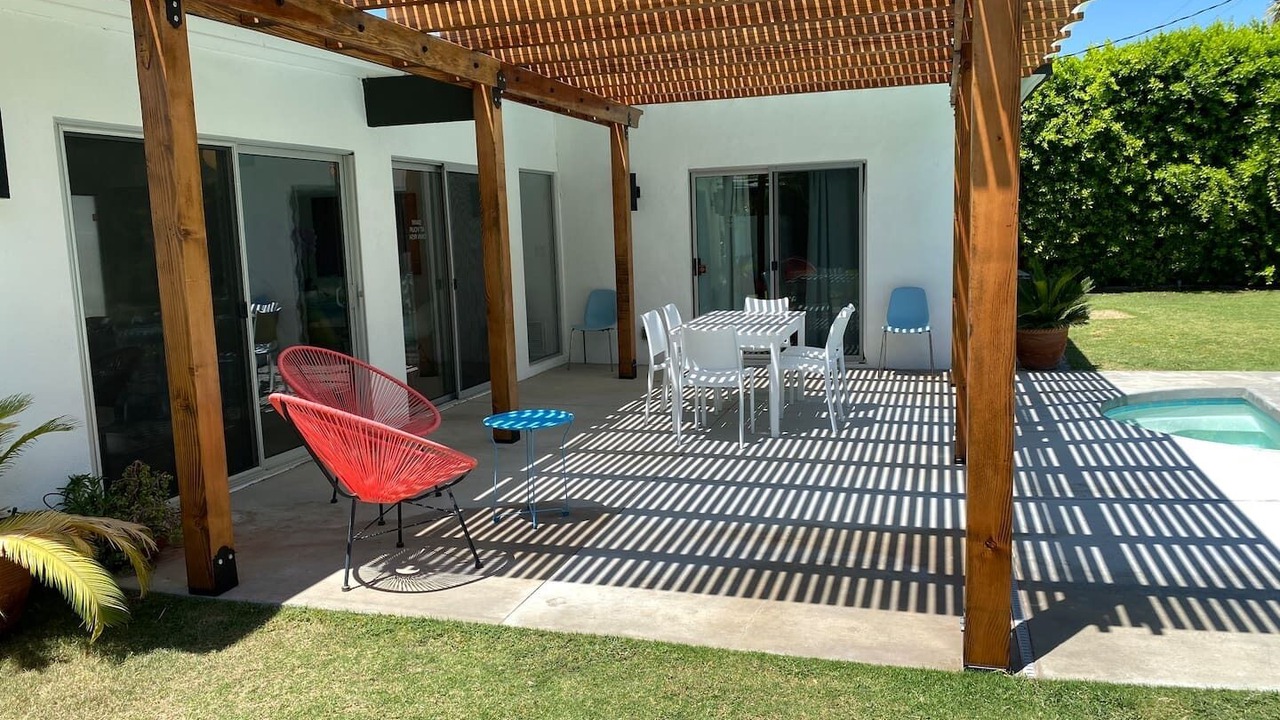 Photo of Outdoor in Racquet Club South