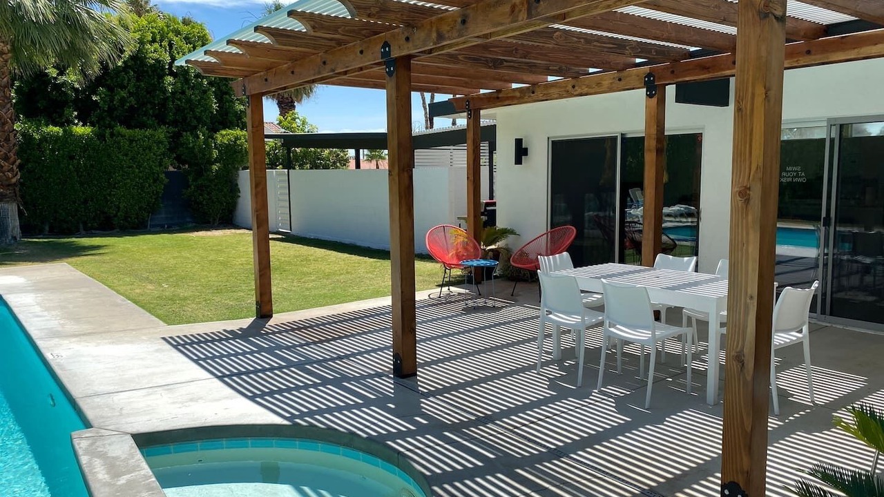 Photo of Outdoor in Racquet Club South
