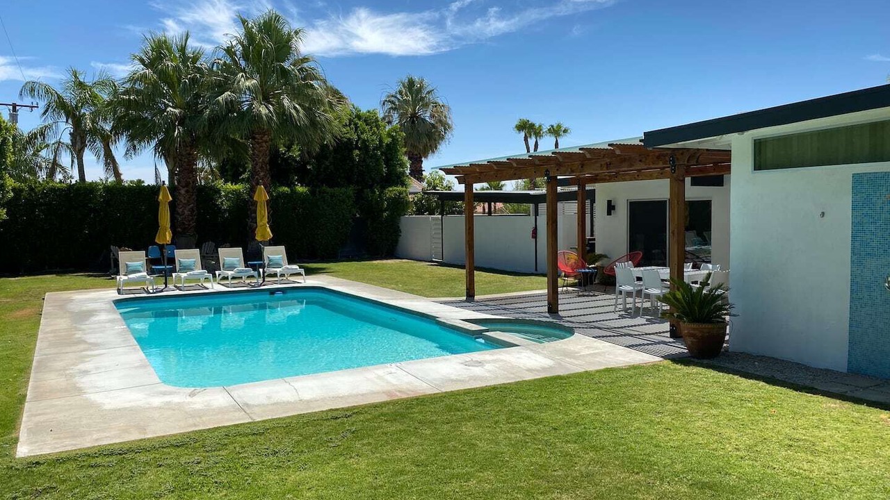 Photo of Outdoor in Racquet Club South