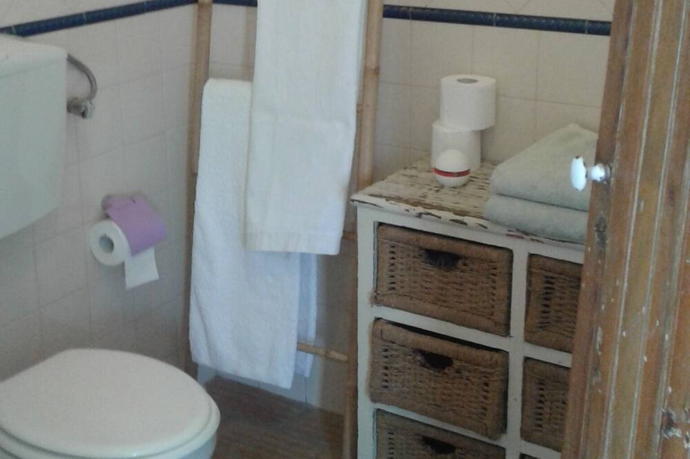 Photo of Bathroom in Mertola