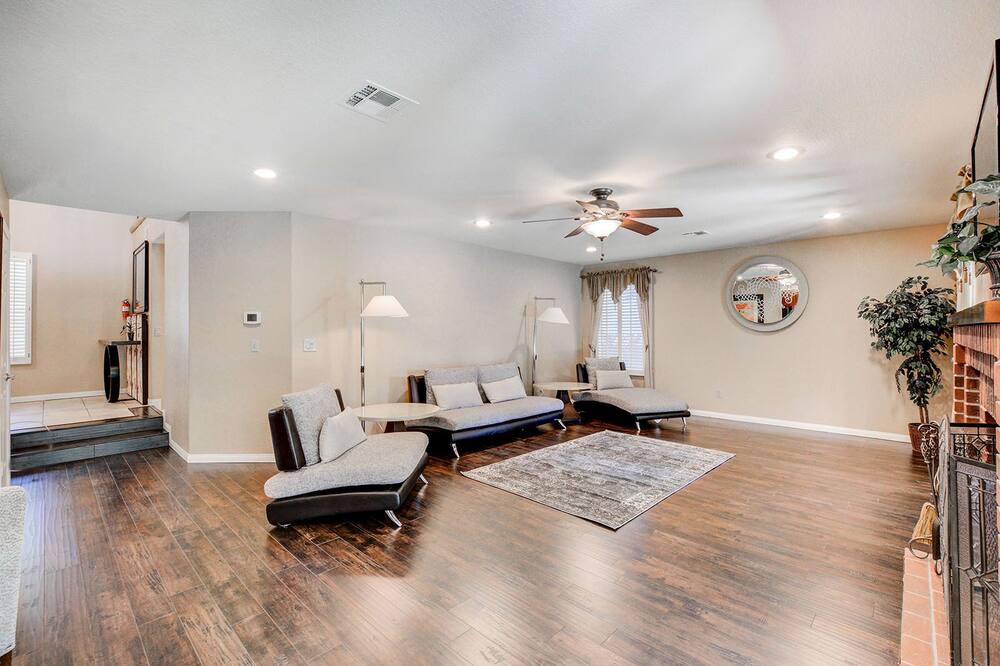 Photo of Livingroom in The Section Seven