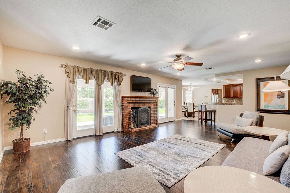Photo of Livingroom in The Section Seven