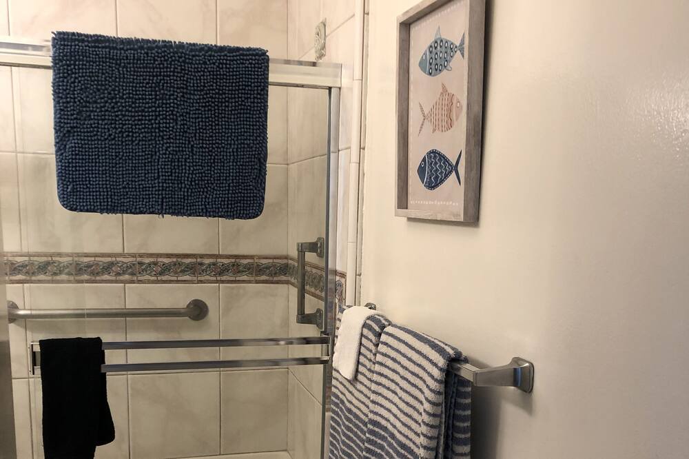 Photo of Bathroom in Carpinteria