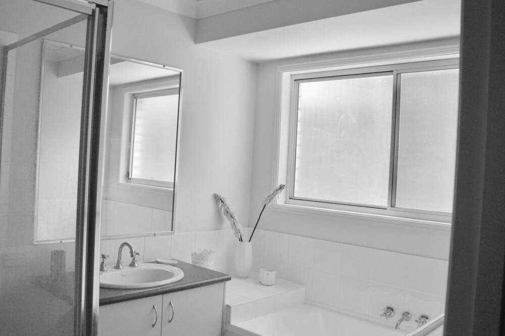 Photo of Bathroom in Pimpama