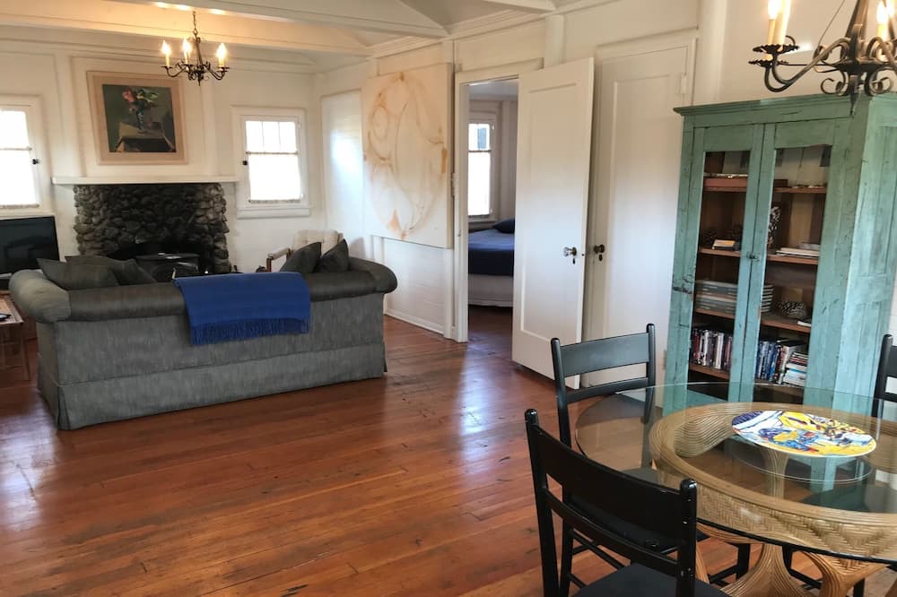 Photo of Livingroom in Happy Hill