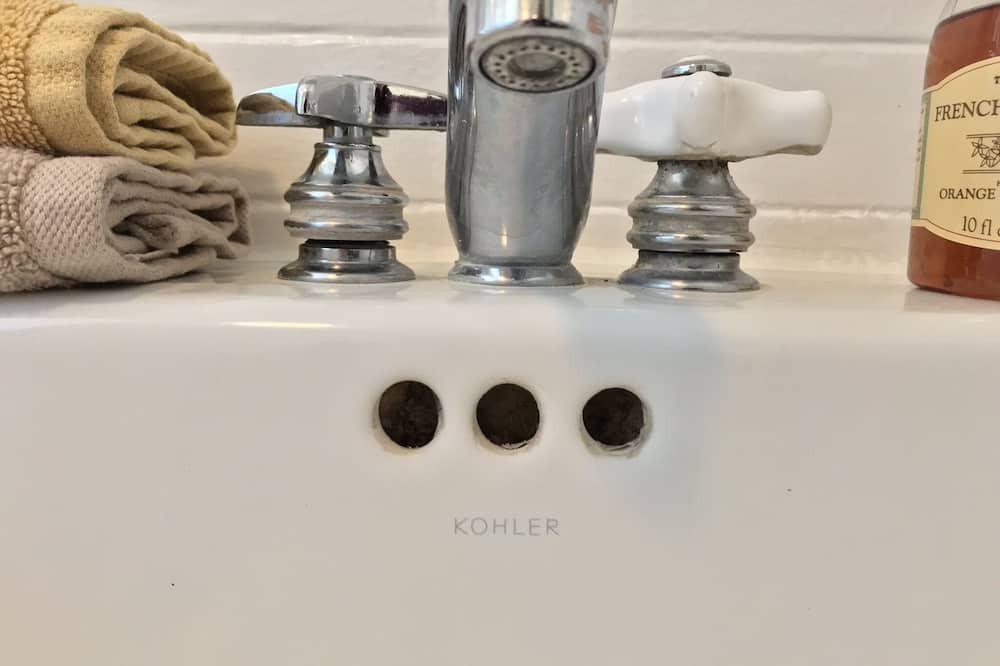 Photo of Bathroom in Happy Hill