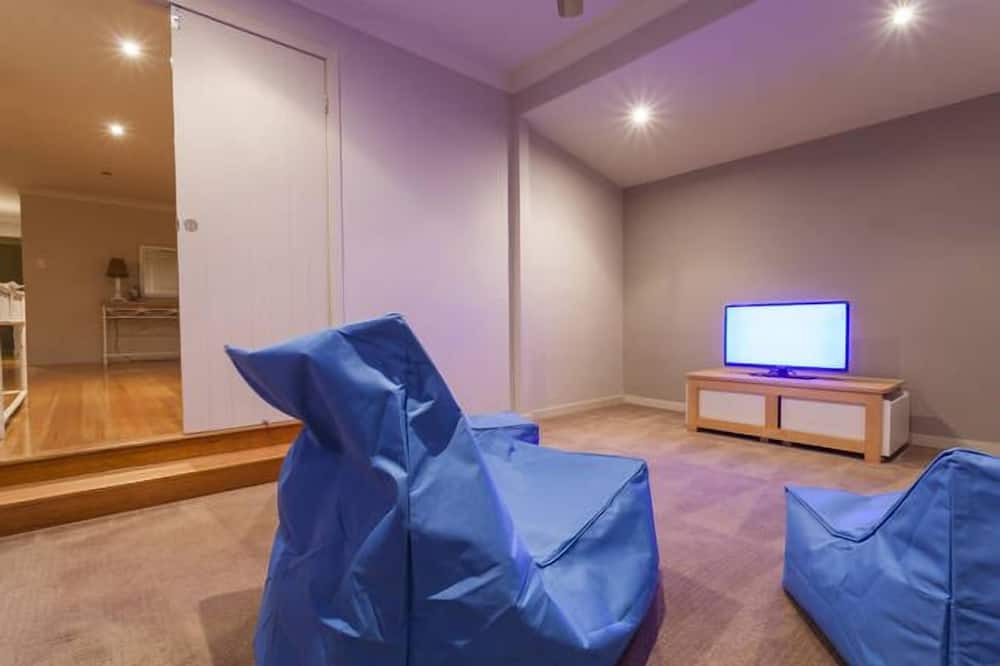 Photo of Livingroom in Mermaid Waters