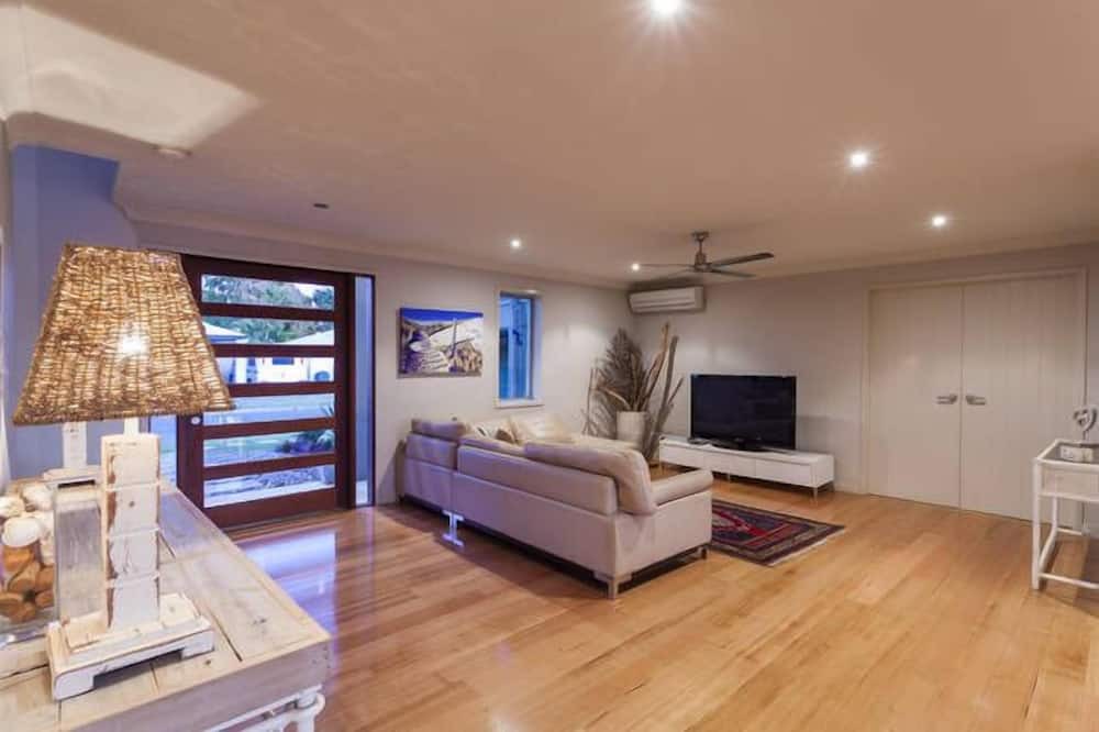 Photo of Livingroom in Mermaid Waters