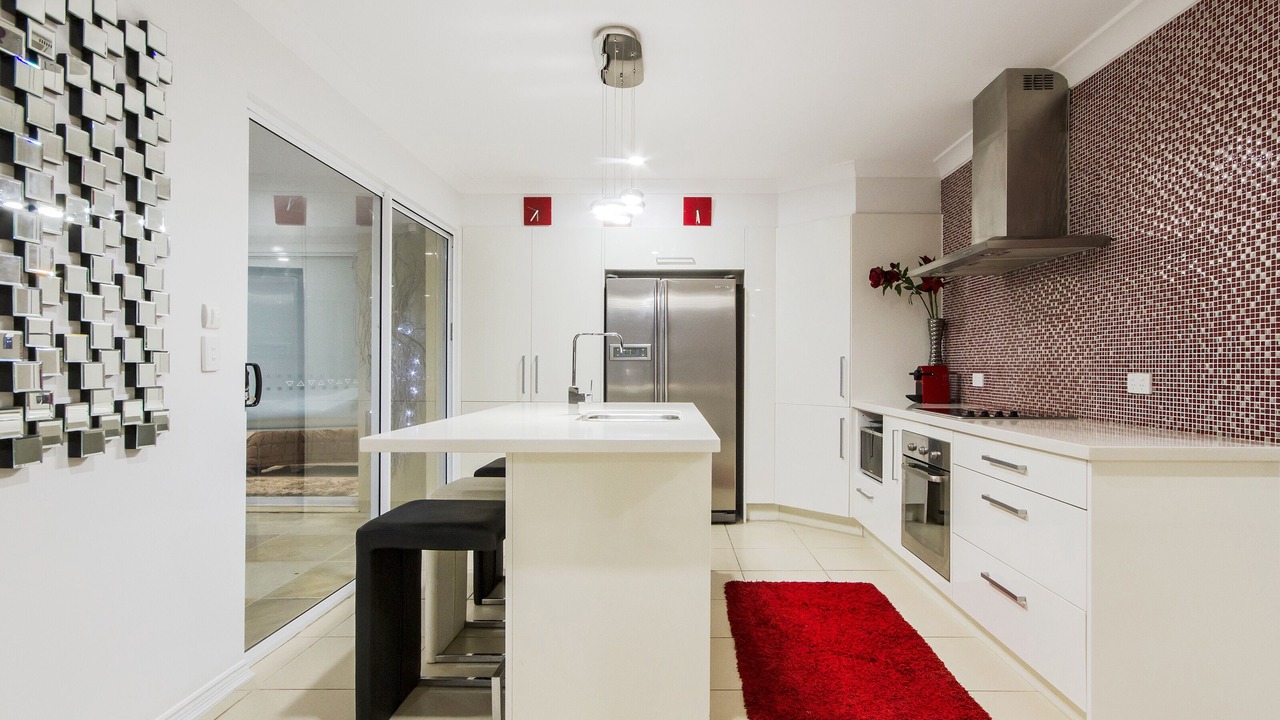 Photo of Kitchen in Mermaid Waters