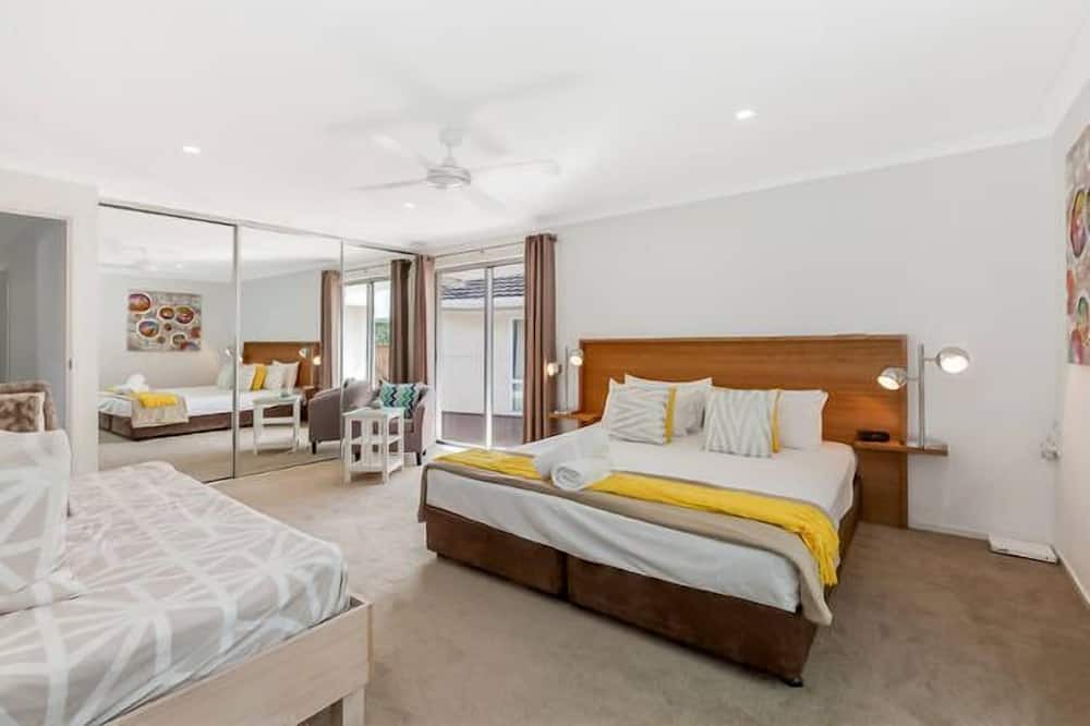Photo of Bedroom in Broadbeach Waters