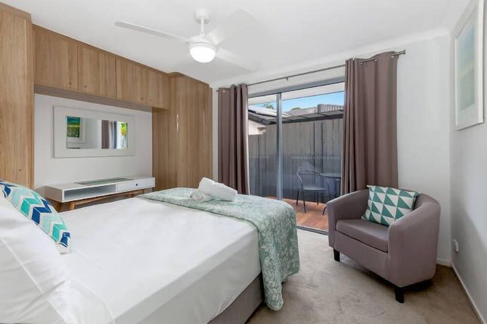 Photo of Bedroom in Broadbeach Waters