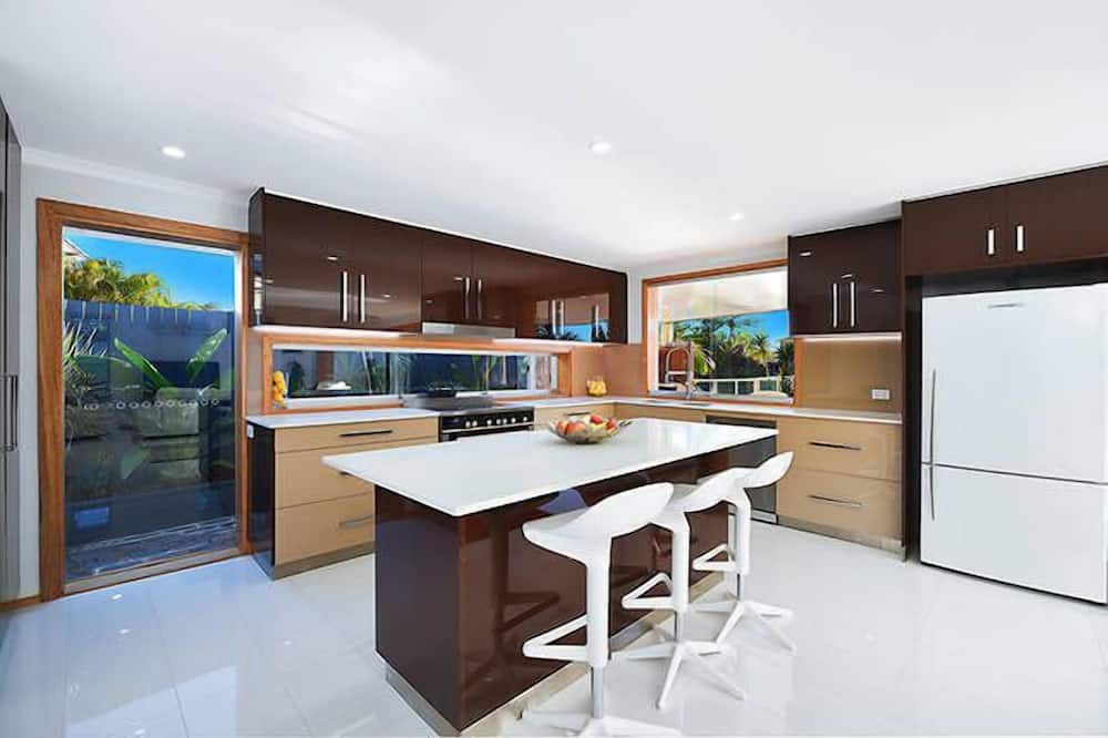 Photo of Kitchen in Broadbeach Waters