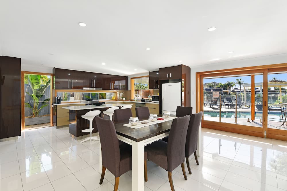 Photo of Kitchen in Broadbeach Waters