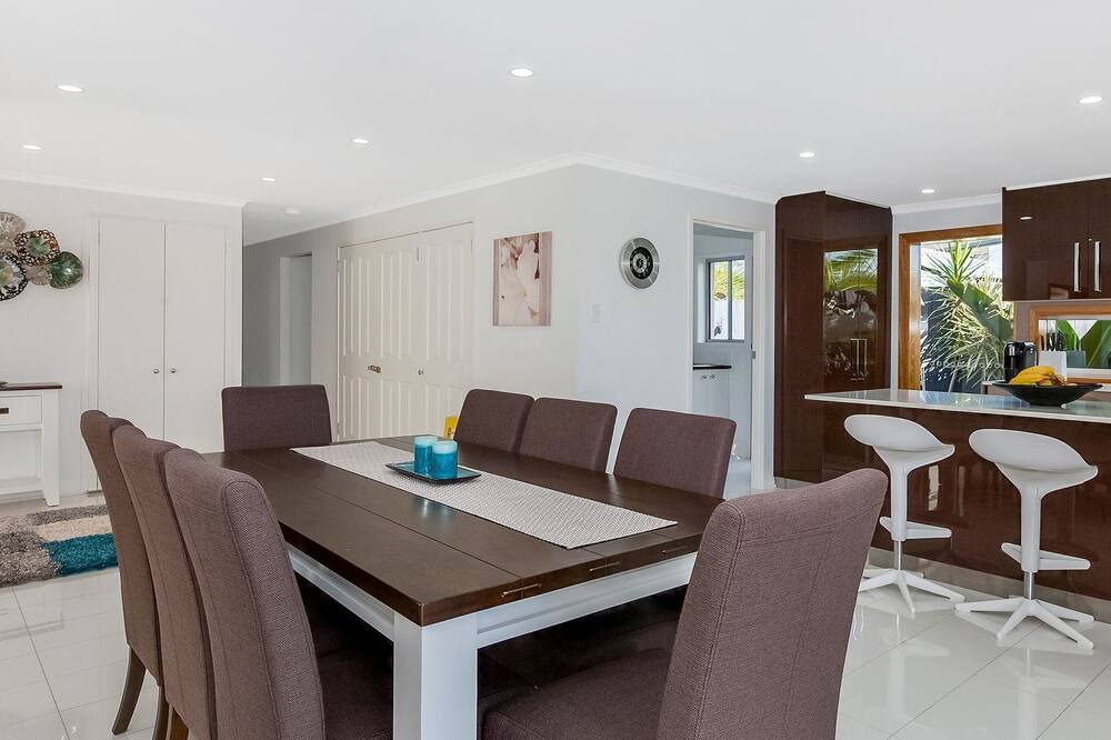 Photo of Kitchen in Broadbeach Waters