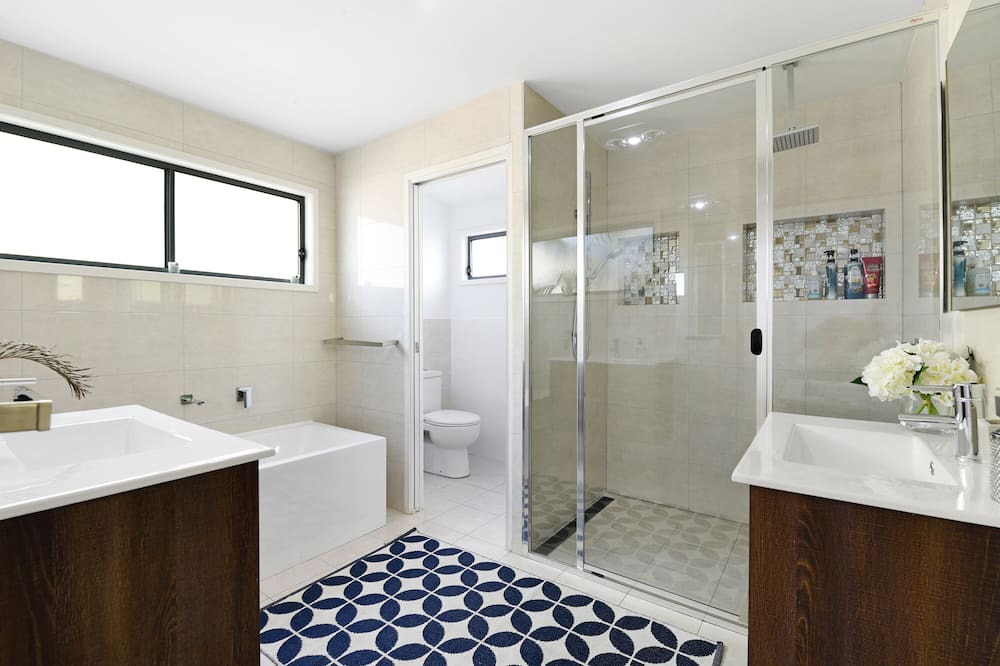 Photo of Bathroom in Broadbeach Waters