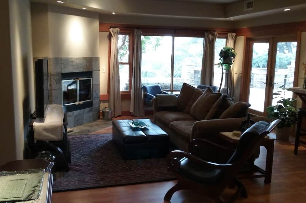 Photo of Livingroom in Callender