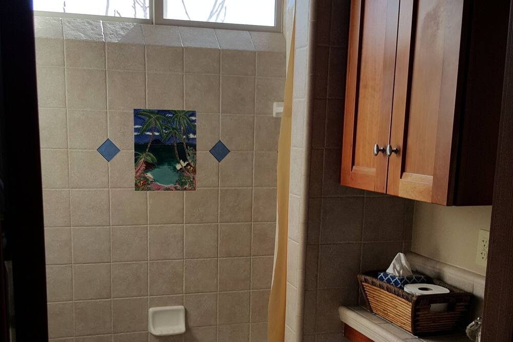 Photo of Bathroom in Callender