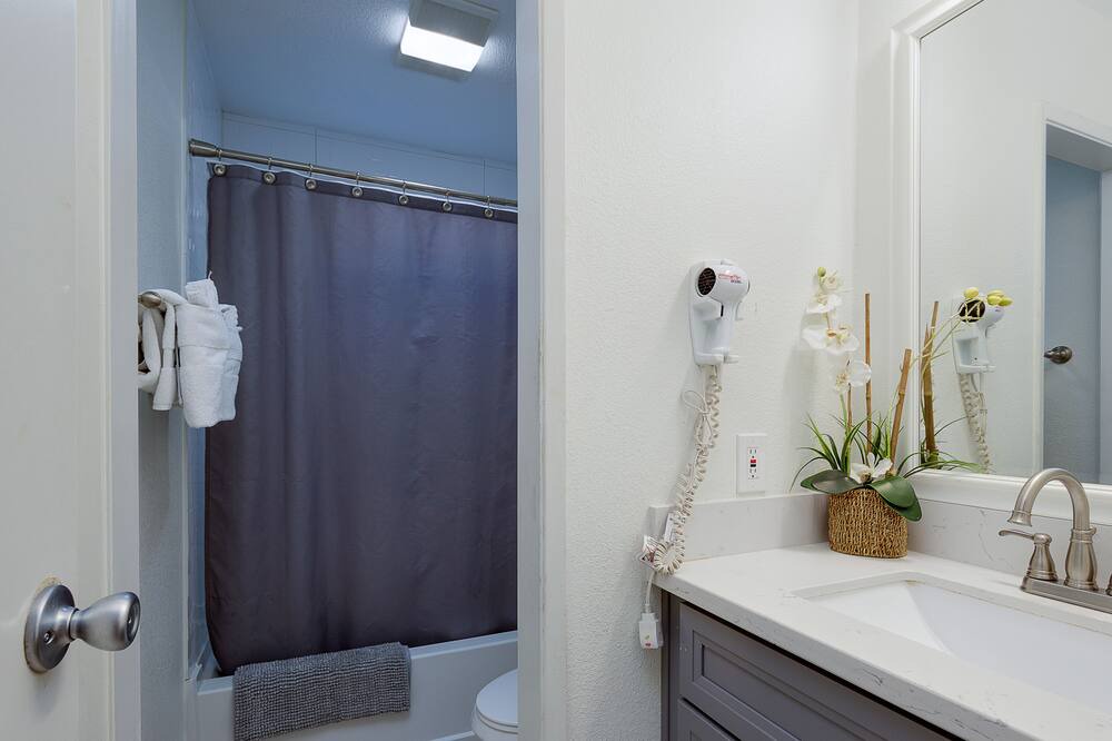 Photo of Bathroom in Rancho Oakey