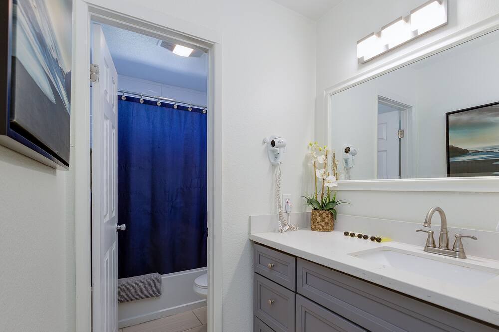Photo of Bathroom in Rancho Oakey