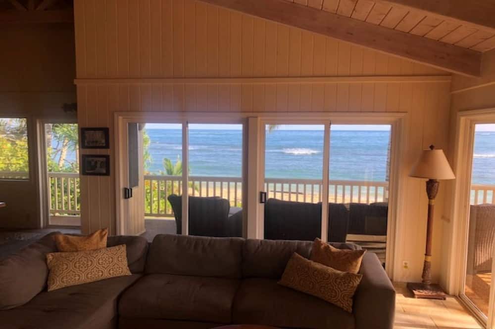 Photo of Bedroom in Waialua