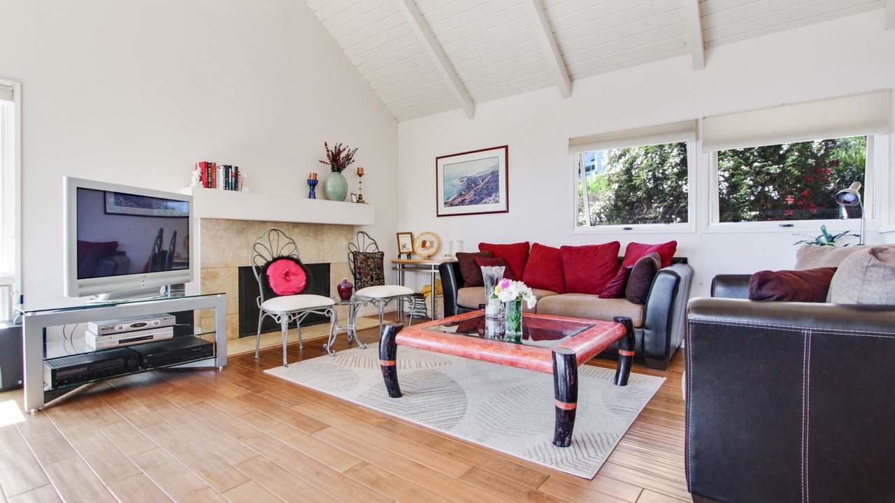 Photo of Livingroom in Central Malibu