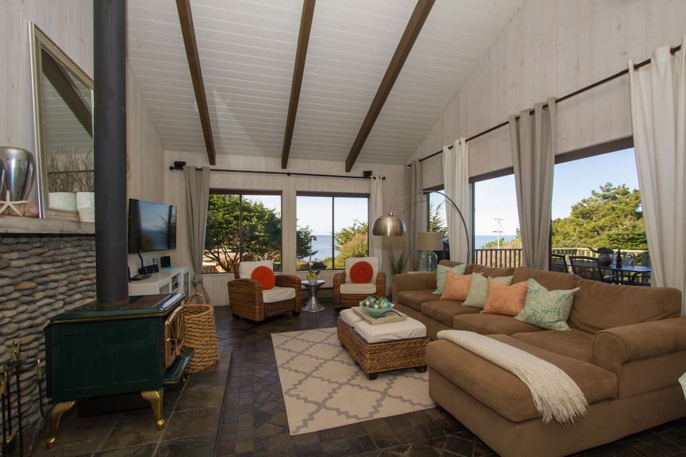 Photo of Livingroom in Timber Cove