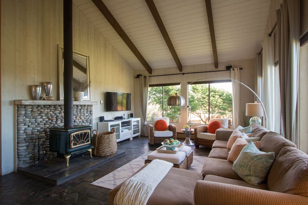 Photo of Livingroom in Timber Cove