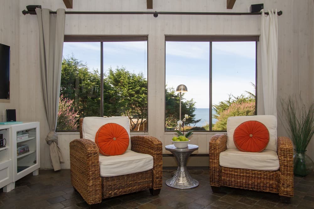 Photo of Livingroom in Timber Cove