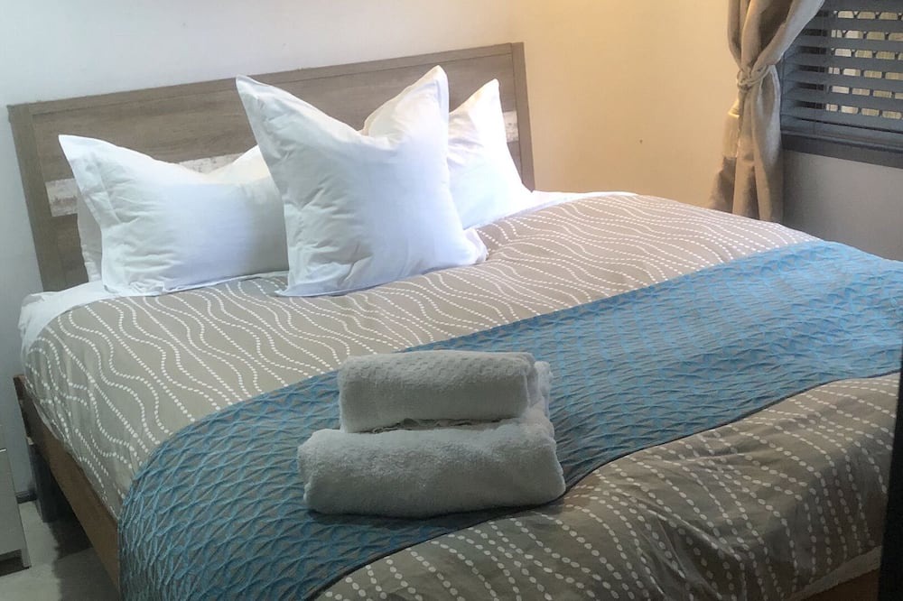 Photo of Bedroom in Mermaid Waters