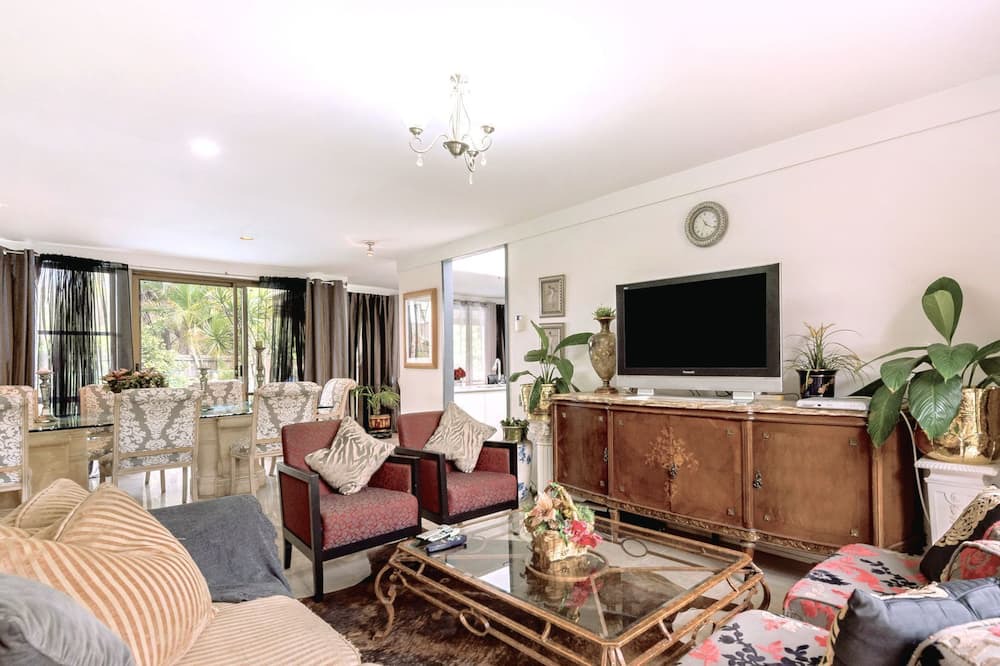 Photo of Bedroom in Mermaid Waters